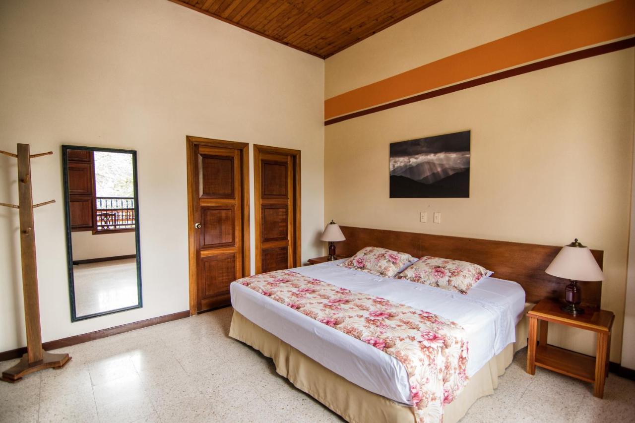Hotel Valdivia Plaza Jardín Eksteriør billede